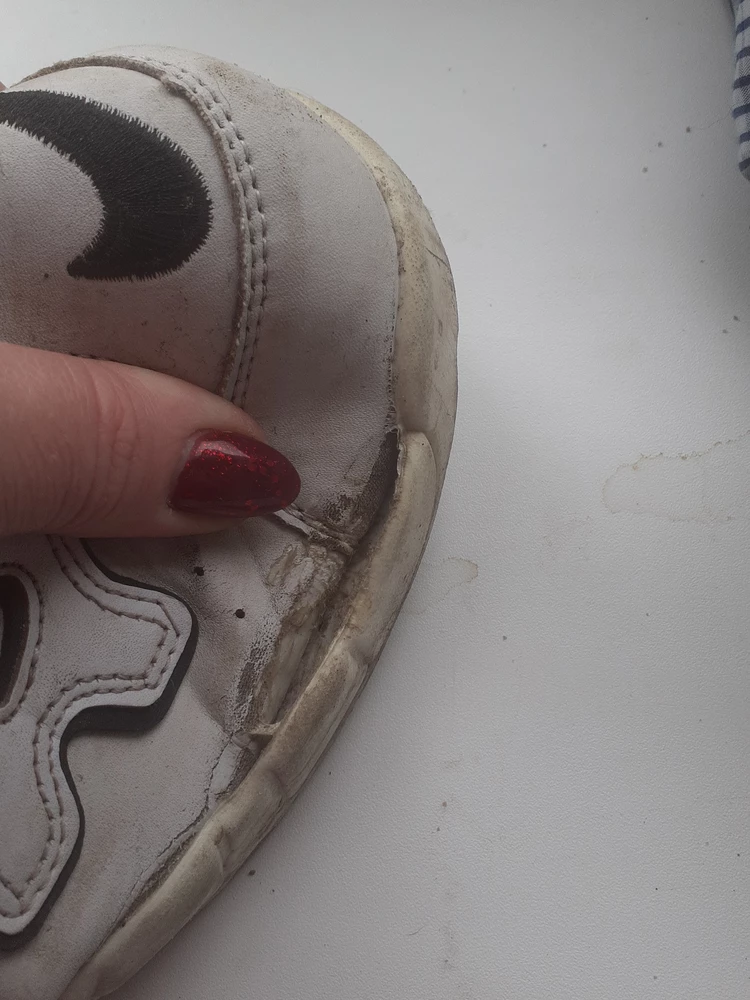 Фото после носки 1 месяц!Подошва треснула,по бокам разорвались,по краям подошва отошла!КАЧЕСТВО ОТВРАТИТЕЛЬНОЕ! НЕ СОВЕТУЮ!!!