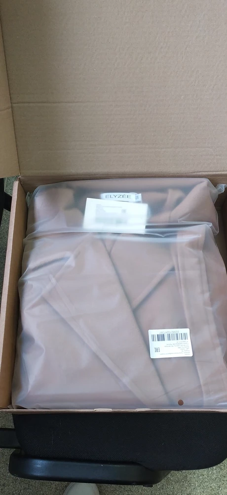 За свою стоимость отличное пальто. Качество хорошее. Размер выбирала по таблице, соответствует.