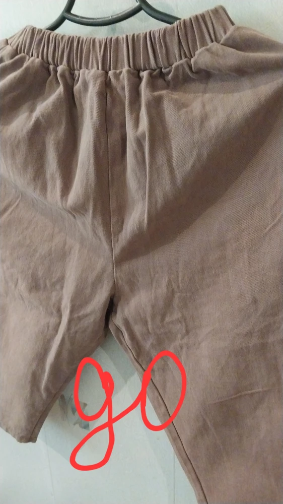 ❣️❣️❣️ЭТО ПРОСТО ЧУДО Отпариватель. 
На фото джинсы детские очень плотные  ДО и ПОСЛЕ , чтоб вы понимали мне потребовалось всего  1 минута на отпаривание- шикарно. 
❗️Плюсы именно этого отпаривателя, почему я выбрала его:
1) Мощный паровой удар 60мл. ( у конкурентов всего 15-30 мл) 
2) Быстро нагревается вода в резервуаре.
3) Воды в резервуар помещается много.
4) Возможность включить Бесперерывную  подачу пара. 
5) Цена вообще супер.
6) Отпаривать можно как в вертикальном положении , так и в горизонтальном. 

Запахов лишних ни каких нет вообще , что тоже супер. Предупреждаю он не лёгкий , но не считаю это недостатком , так как именно  при горизонтальном отпаривании необходимо чтоб был хороший вес. И гладить долго не приходится , так как очень мощный паровой удар , рука просто не успевает устать от веса.

Я уже всем родственникам ссылки отправила - это реально помошник по хозяйству , спасибо продавцу и ОДНОЗНАЧНО РЕКОМЕНДУЮ. 
Надеюсь работать будет так же исправно . ❣️❣️❣️