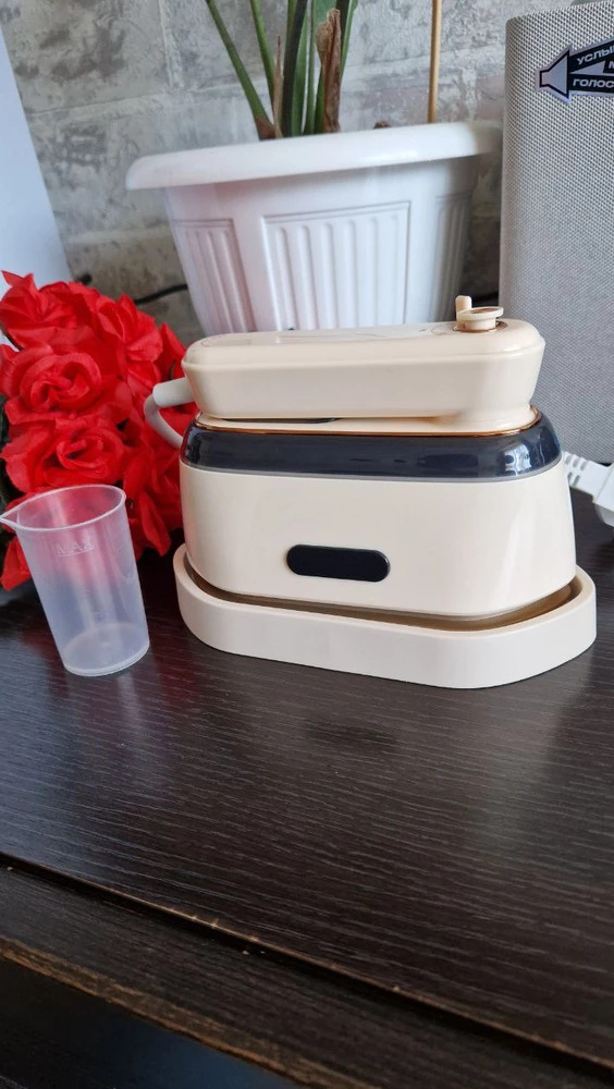 Давно мечтала о такой штуковине, удобная, заменяет утюг и нравится больше ей гладить