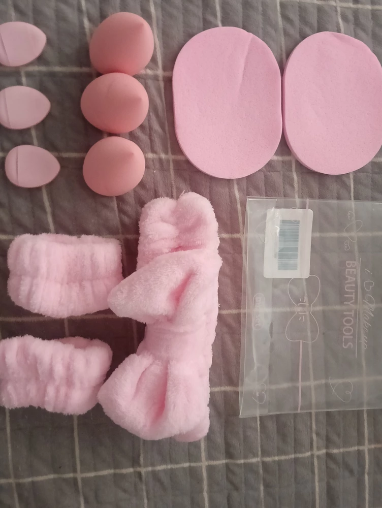 К сожалению получила не полный комплект, мне в набор не положили пуховки, очень жаль :(