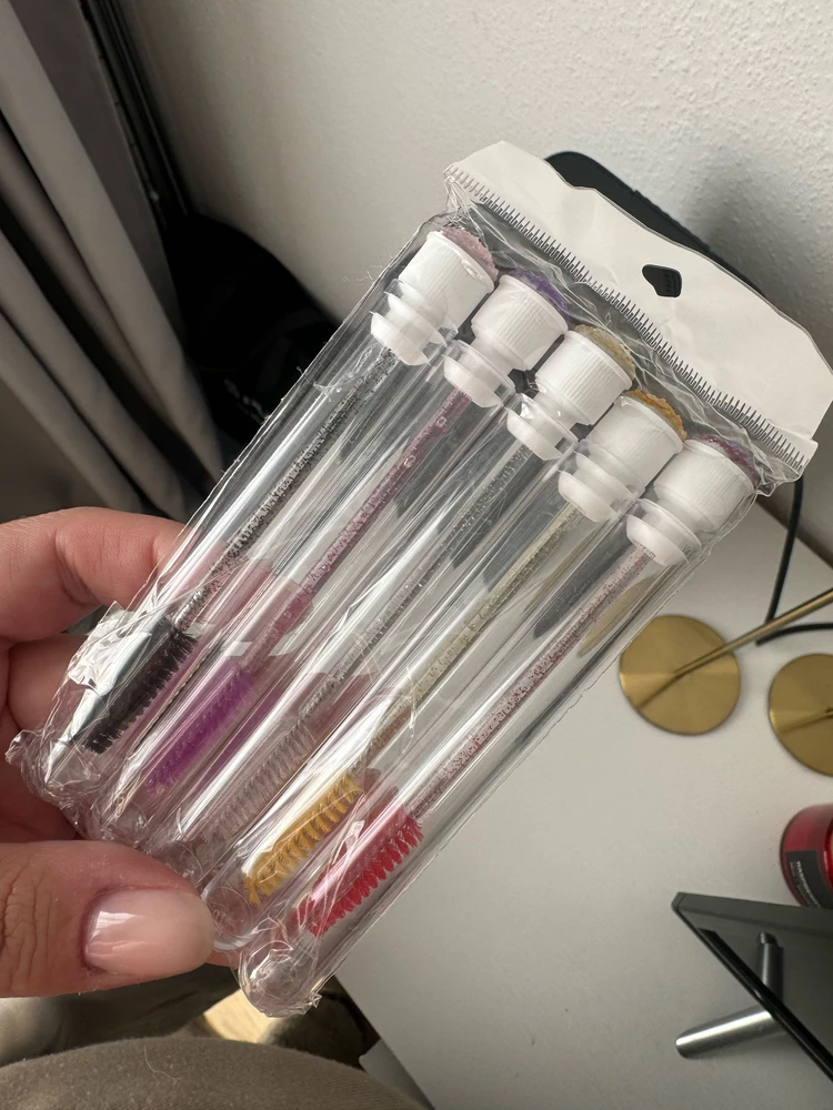 Так хорошо упаковал продавец, сразу видно с уважением относится к покупателям. Щеточки понравились все как в описании. Реклмендую и товар и продавца!