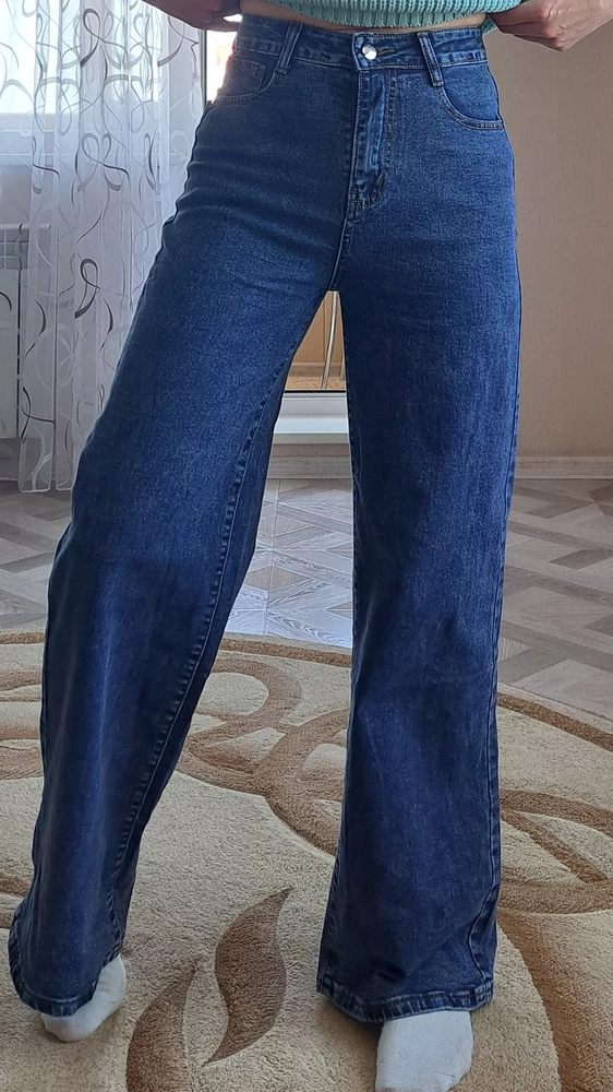 Отличные джинсы на лето. На объем бедер 94 подошел идеально размер 28. На рост 164 см длина в самый раз на кроссовки и небольшой каблук.