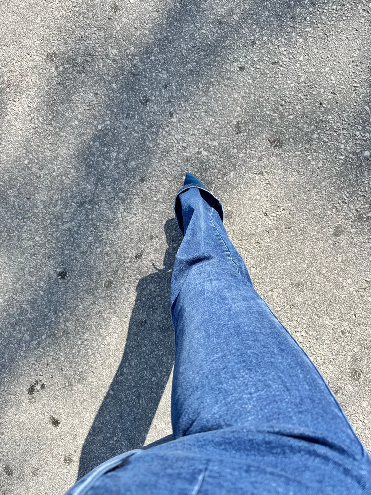 Хорошие джинсы , учитывайте что они стрейчивые и очень хорошо тянутся , знала  бы то заказала на размера 2 меньше