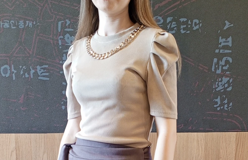 Хорошая блузка, только цепочка переворачивается