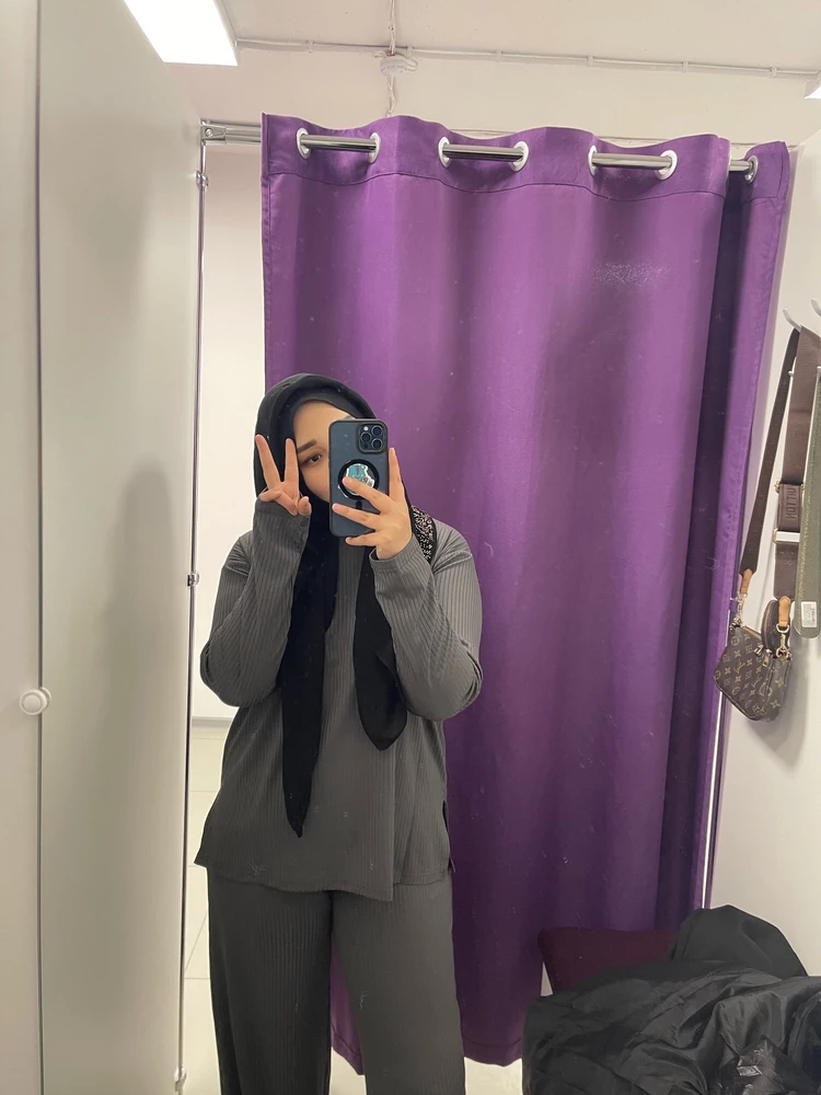 Совсем не ожидала , костюм просто восторг ! Ткань приятная ! Спасибо ❤️