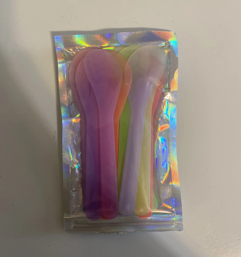 Недобросовестный продавец обманывает покупателей! Приходит не то, что заявлено на картинке и в карточке товара. Посмотрела отзывы на этот товар и убедилась в этом. Еще и возврат не одобрили. Мне эти лопатки не нужны были. В общем, не рекомендую здесь заказывать.