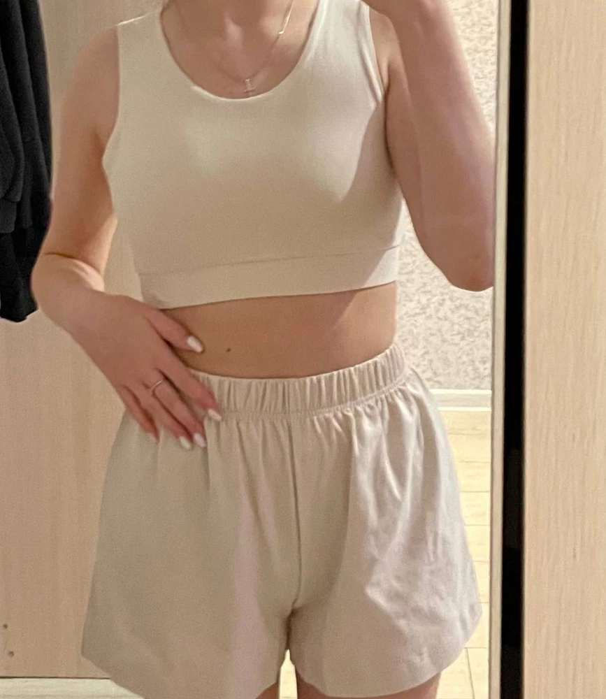 костюм хорошо сел, ткань безумно мягкая и приятная на ощупь, советую