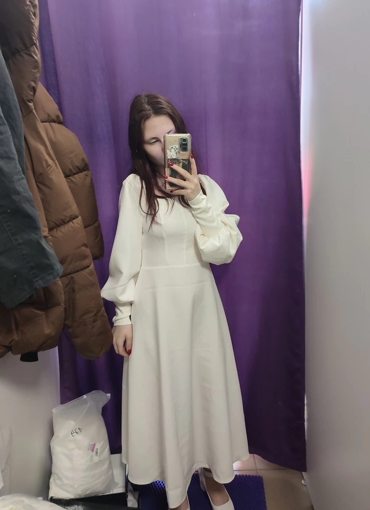 из нескольких платьев выбрала это
более менее понравилось
мои параметры ОГ-78,ОТ-58,рост 150(при таких параметрах лучше ушить где грудь)
брала на ПЗ(последний звонок) надеюсь оправдает ожидания