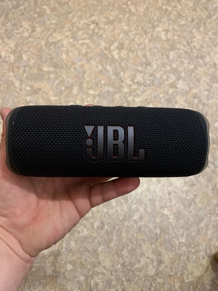 Колонка JBL 1000% оригинал. Взучание просто бомба. Серия GG. Продавца советую . Доставка очень быстрая.