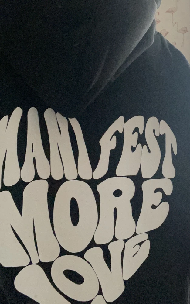 Хорошее качество принта и приятный материал.
Очень уютная вещь 🩷