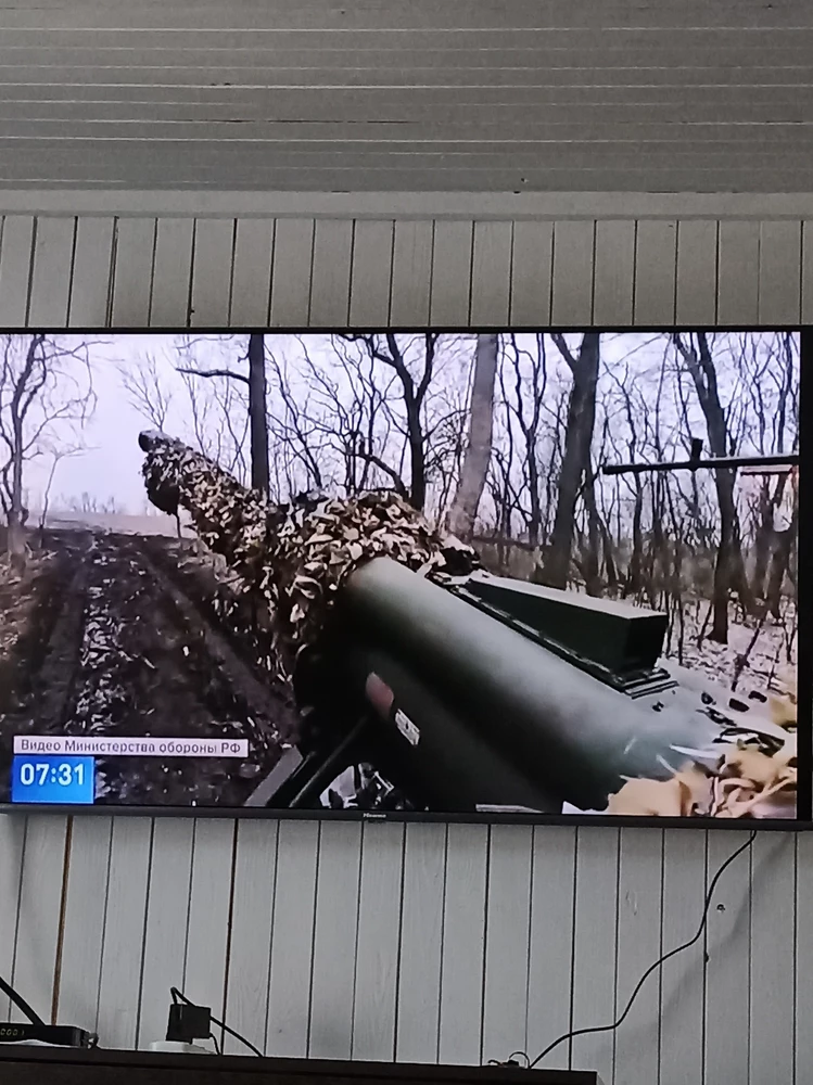 Отличный кронштейн! Пожизненная гарантия!  Все детали крепкие и надёжные. Всё, что нужно, есть в комплекте. Телевизор 55'. Спасибо за качественный товар.