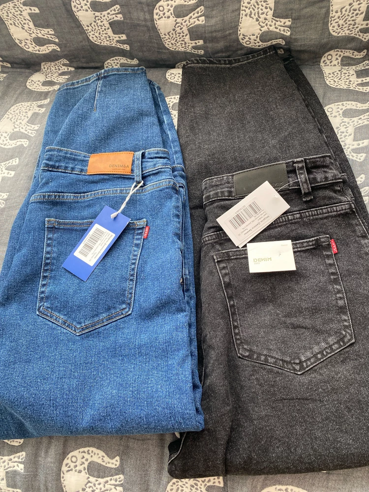 Пошла в пункт за джинсами- какие подойдут, обе 36 размер, толстопопым трудно подобрать(( в итоге забрала все заказы! У черных ткань получше, но однозначно советую и те и те!👍🏼 сели идеально, в размер! Спасибо