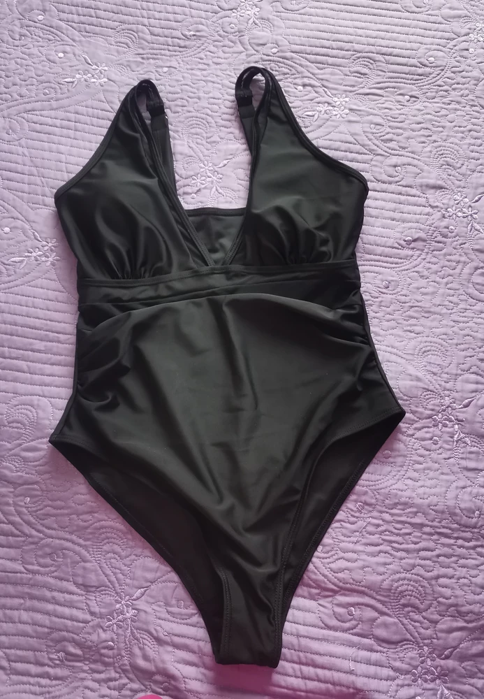 Качество купальника хорошее. Размер соответствует. Модель удобная, без косточек и складки в районе живота очень хорошо скрывают недостатки на животике и боках. Купальников довольна, к покупке рекомендую