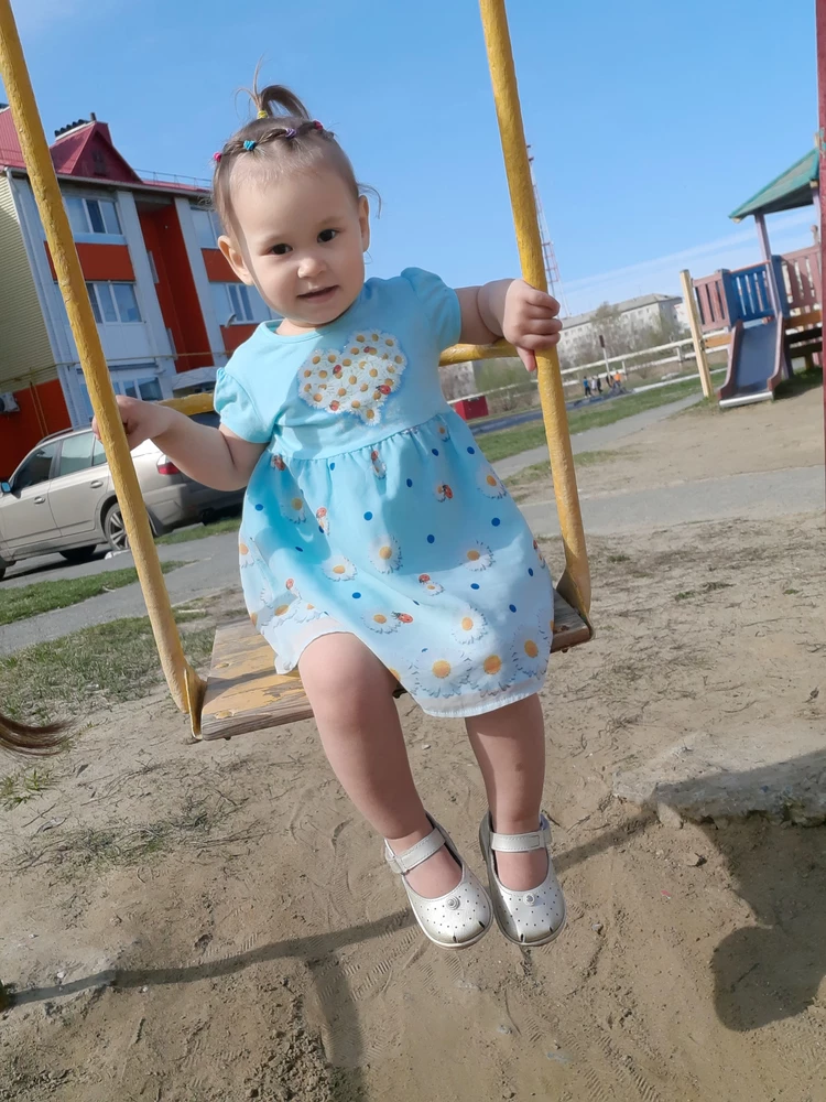 Красивое платье, доча в восторге💙 Заказала вообще случайно, даже не думала что буду выкупать, а оно такое шикарное оказалось👍