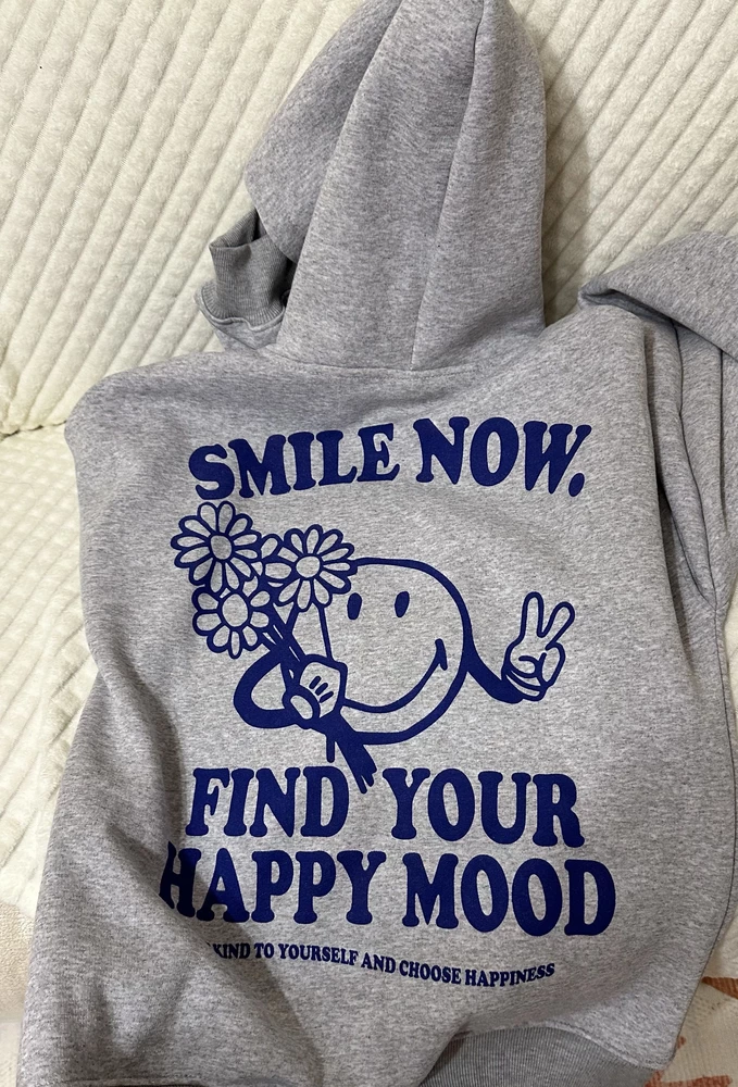 Очень понравился худос, заказала S на параметры 82-61-91 сел идеально, как и хотела)
Выглялит прям как на картинке, ожидания оправдались)