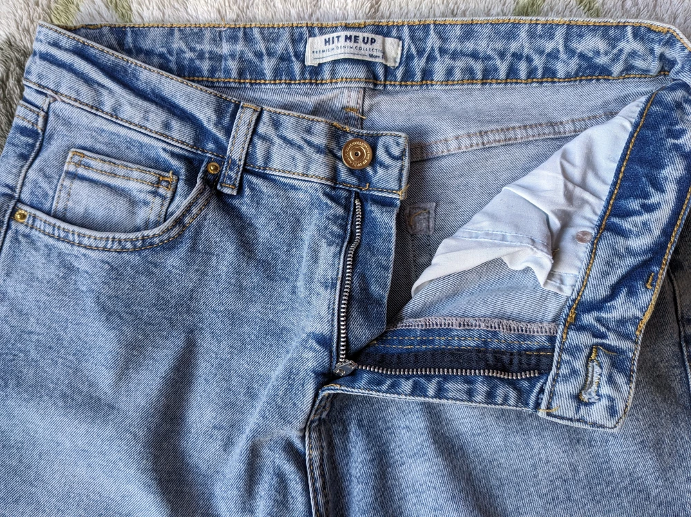 Джинсы понравились, полностью соответствуют фото. На ОБ-103, ОТ-84 идеально подошёл размер 29. Сели не обтягивающе, но и не свободно, все как я люблю. Цвет очень приятный, такой и не сильно светлый и не темный. Джинса плотная, хорошая, понравилась на ощупь.Довольна покупкой.