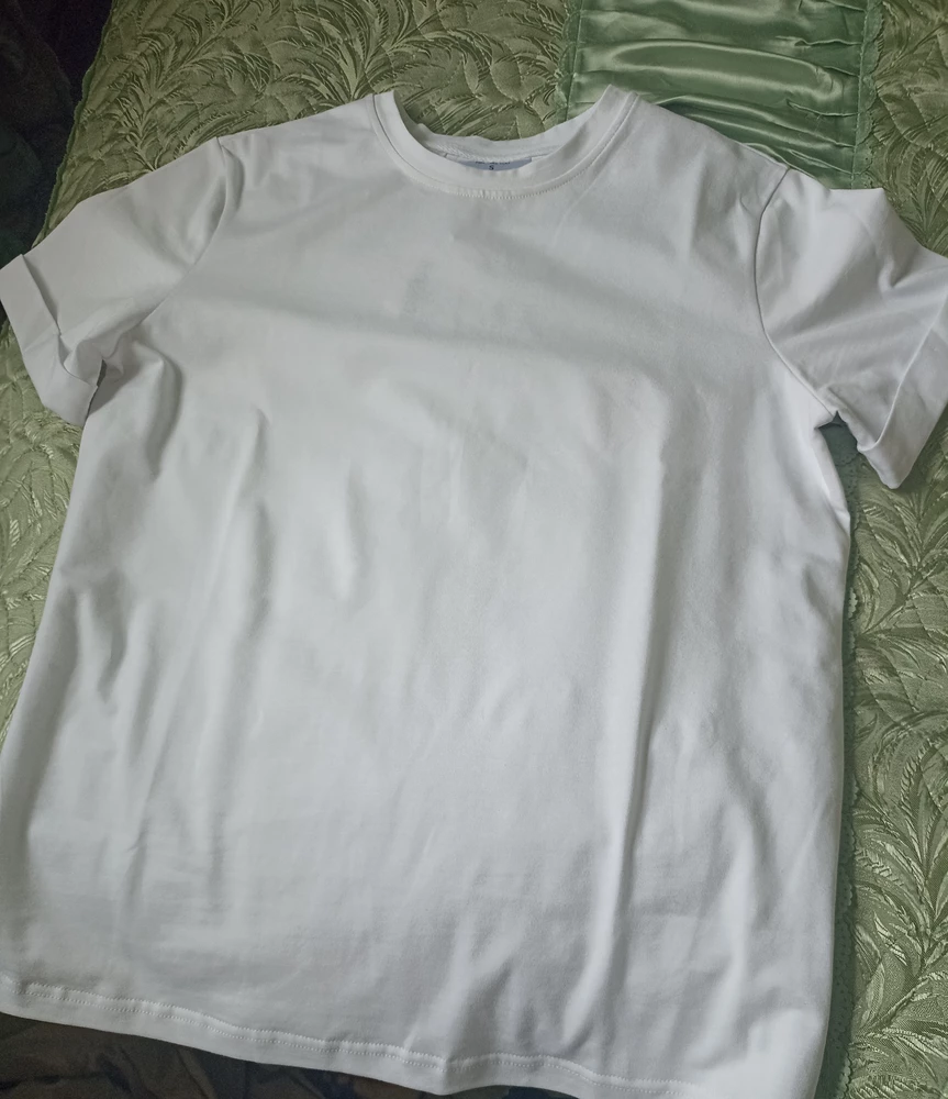 Футболка отличного качества. Швы все ровные. Приятная телу, плотный материал, натуральный хлопок. Очень довольна покупкой