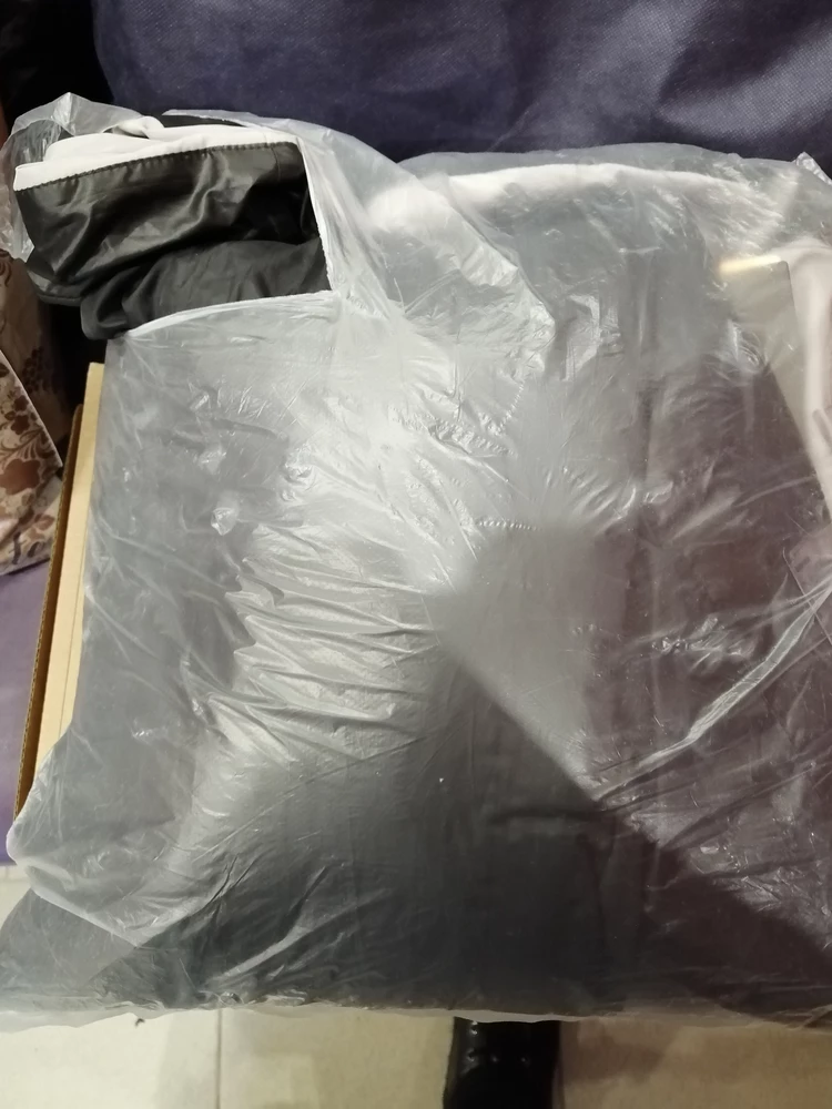 Пришло в ужасном состоянии, есть грязь от доставки, т. к. упаковка отсутствует, клепки не такие как на модели. Я была очень разочарована.