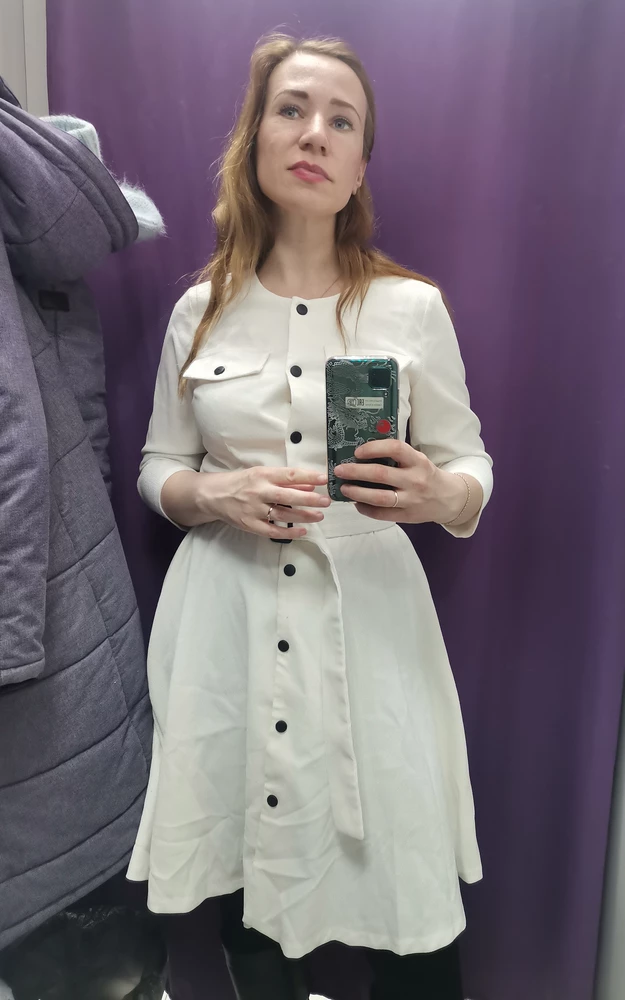 Хорошее, плотное. Но мне такой фасон не подошёл. Не взяла.
