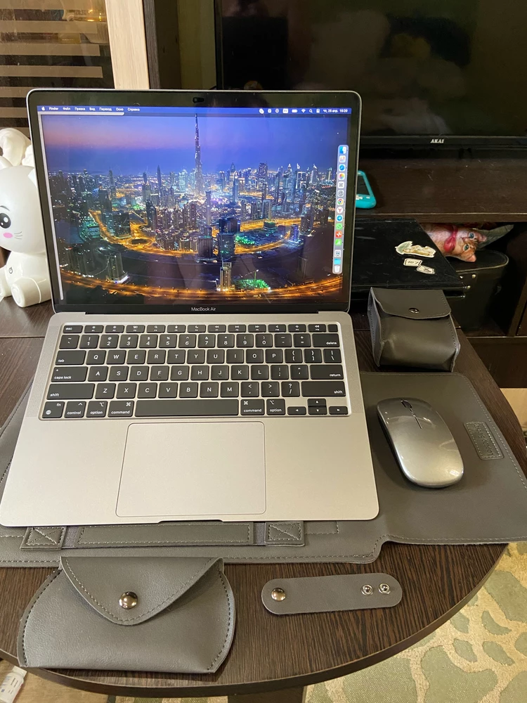 Набор доставили быстро для MacBook Air 13 m1 подходит идеально, присутствует запох китайской новизны, но это все временно. Качество швов и материалов хорошее. Продавцу спасибо
