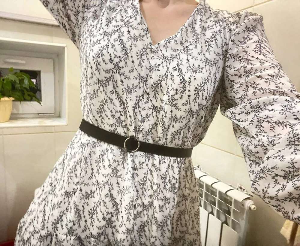 Легкое летящее платье! Мне подошло размер в размер, красивое и нарядное. Нравится рисунок. Только ремень бы я заменила на более толстый, но это на мой вкус))