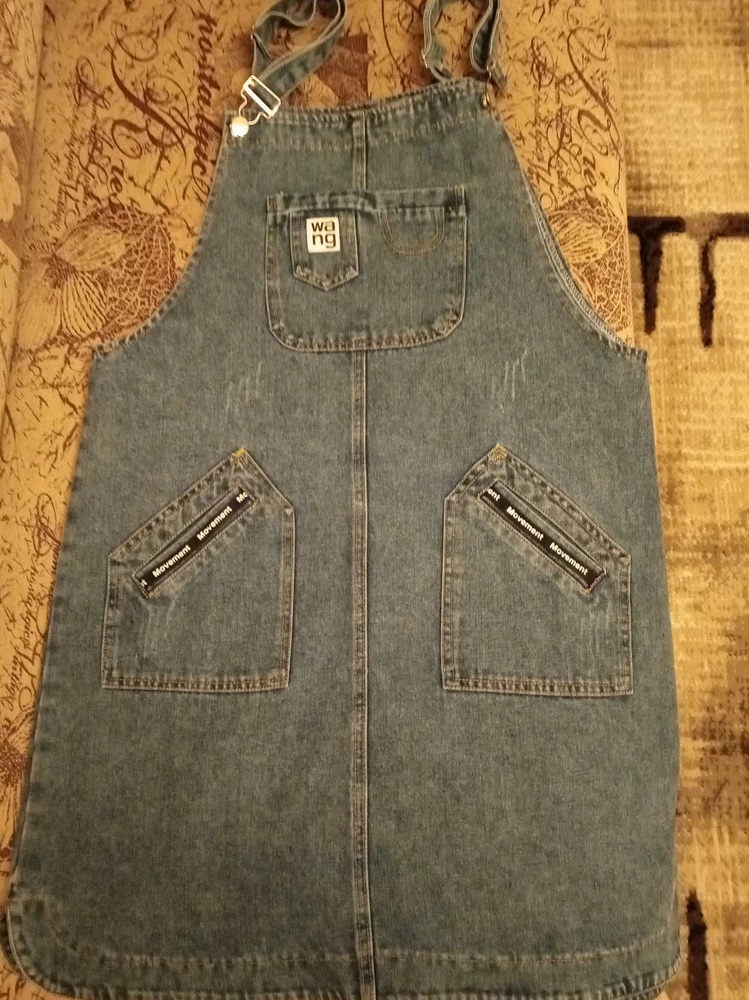 Сарафан просто супер 👍 Брала размер 48 на свой 48. Подошел идеально. Даже немного свободновато. Но так лучше смотрится. При росте 160 см длина до колена, колено не закрывает. Заказывайте однозначно, вещь качественная и стильная!