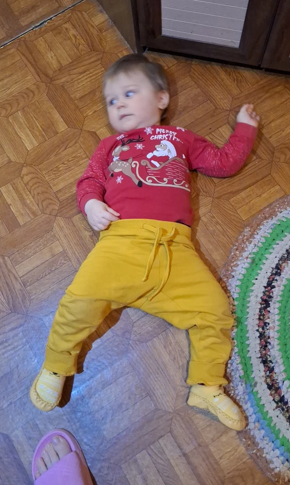 Отличный, но больше подошел как костюм для дома, а не как пижама.