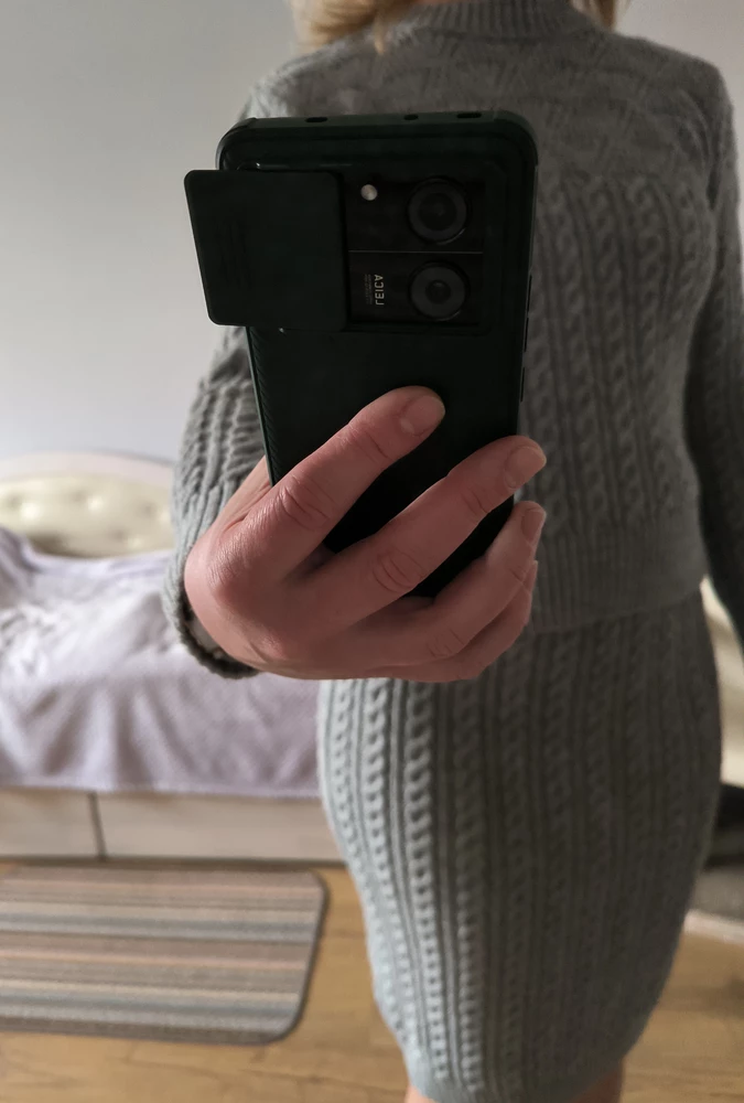 Костюм классный, теплый, мягкий. На полный 46, не обтягивает