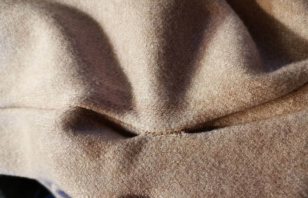 Брак на браке! То рукав прошит повторно, то цвет не равномерно, то грязь... 2 свитера в отказ😱Качество материала отличное, но это жесть-веСЧь!!!