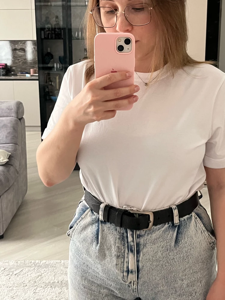 Футболка очень качественная!
Рукава отлично держат форму , ткань плотная, не просвечивает!
Подойдет отлично и классическому образу , и к спортивному!)
Рекомендую😍