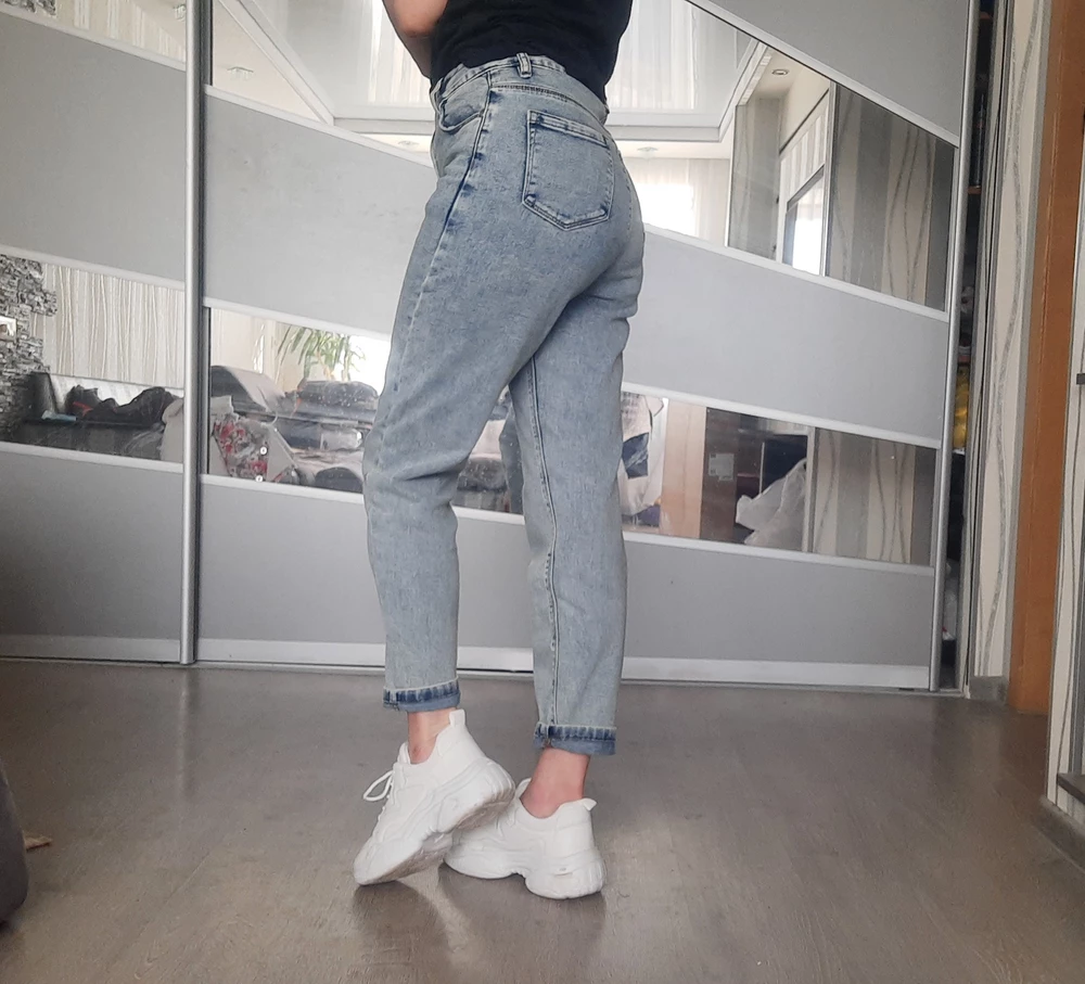 Удобные, качественные, стильные. Хорошо тянутся, за счёт этого в них очень комфортно.