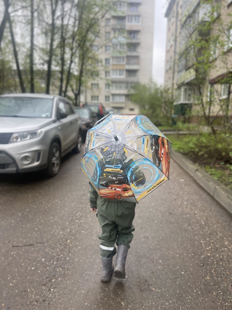 Отличный зонтик 
Ребёнок в восторге