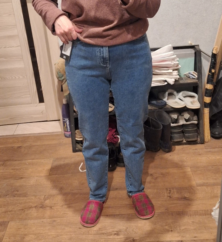 Хорошие, качественные джинсы.  Размер подошёл. Единственный минус для меня это посадка высокая. Мой рост 162 см.
