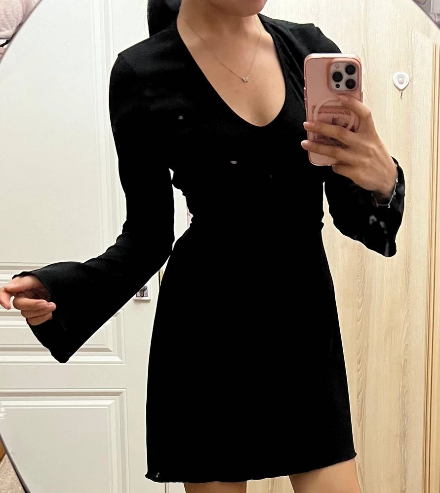 Очень понравилась платье,материал приятный к телу.