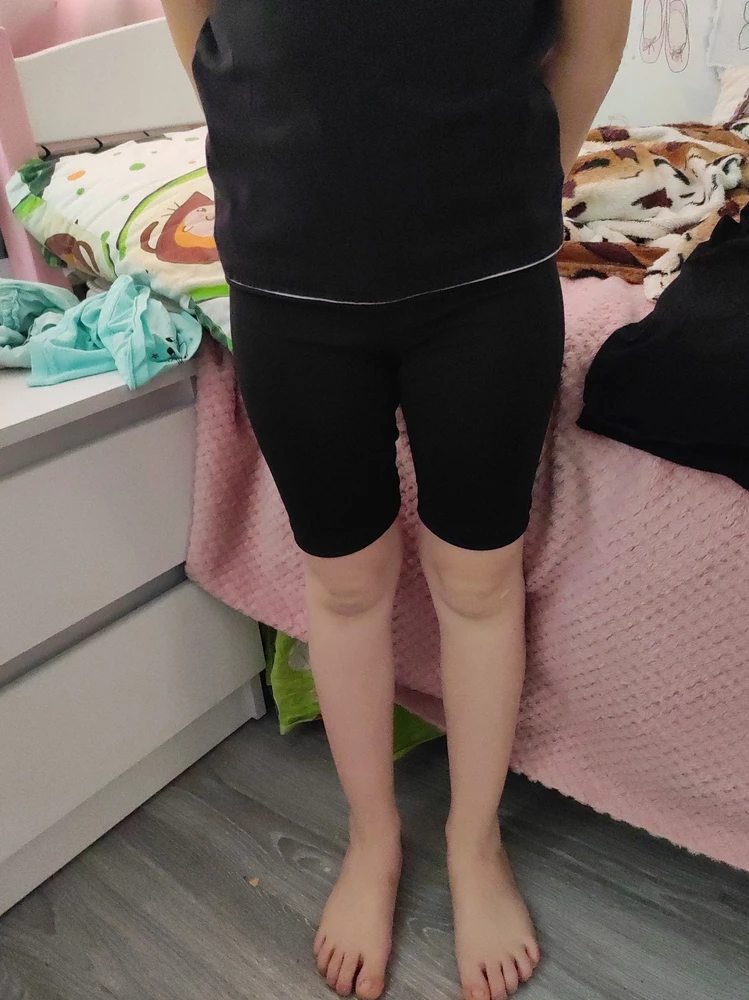 Заказала 122 и 134.122 пришли велосипедки, а 134 лосины. Ну мы их оставили качество хорошее