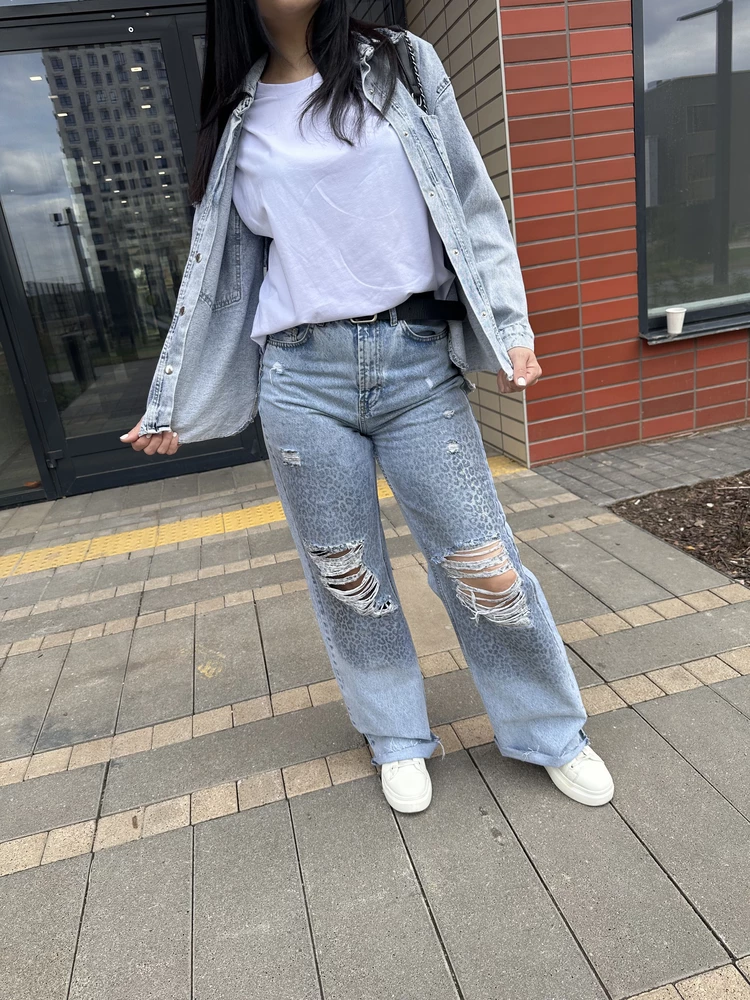 Ткань не теряет форму,швы ровные,после стирки все отлично.Пожалуй это самая выгодная и качественная покупка из всех футболок .Спсибо за подарок.