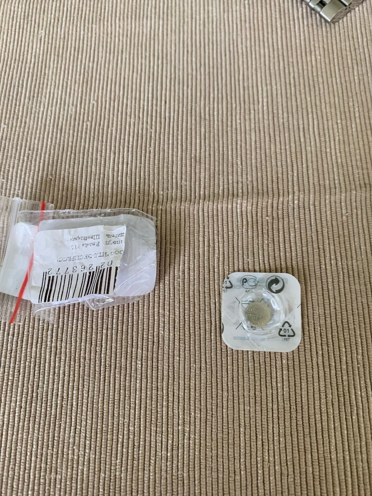 Прислали одну батарейку вместо двух.