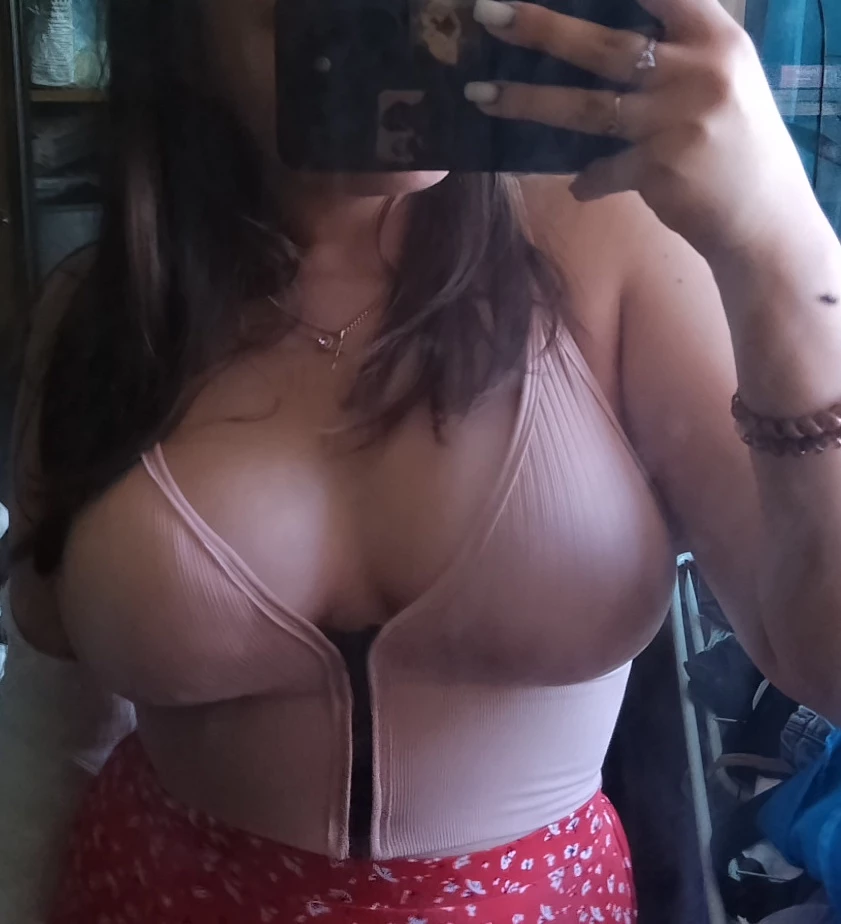 Топик отличный, всё как на фото у продавца. Ткань приятная, без брака) на маленькую грудь вообще топ🔥 спасибо продавцу за отличный товар