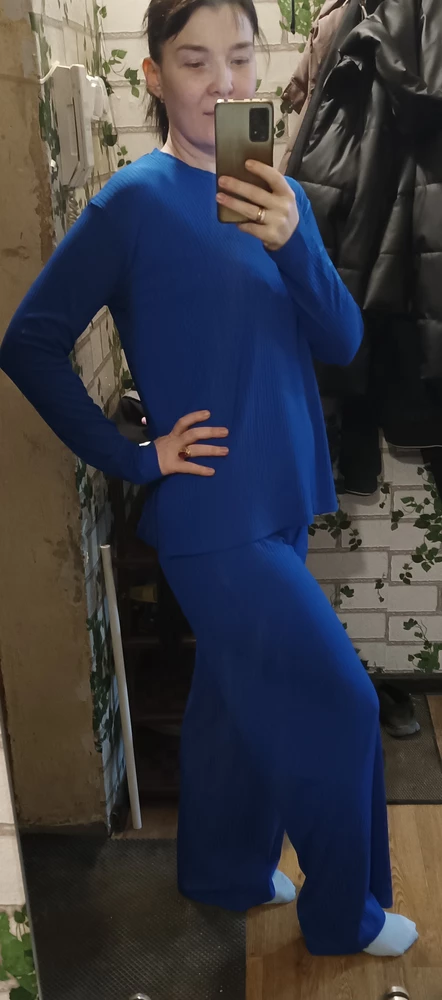 Костюм отличный. Первый раз пришол не тот(этой фирмы но тёплый) , но я перезаказала. На рост 165 немного брюки длинноваты, но это мелочи. Качество отличное!