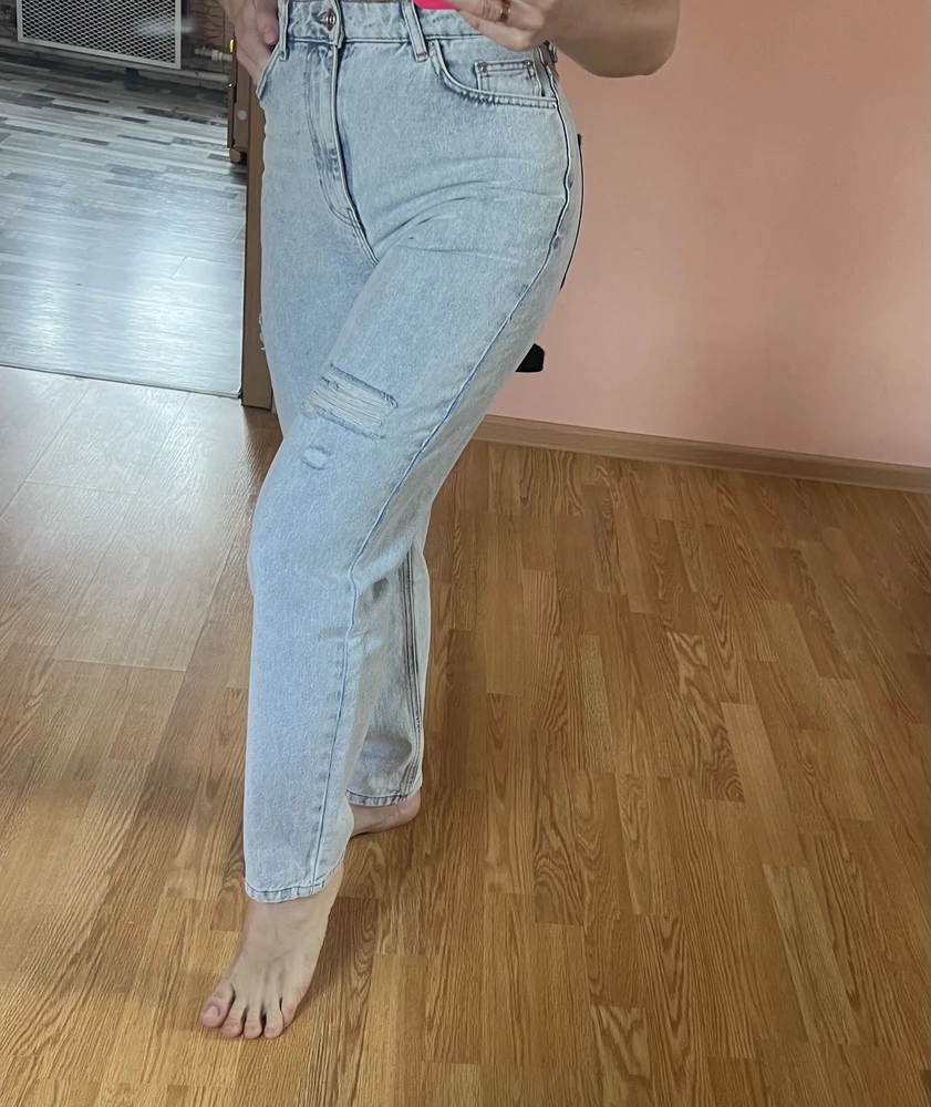 Прекрасные джинсы. на фото размер S 
в магазинах не нашла, а тут попала с первого раза👋🏻🔥