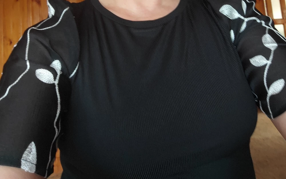 Очень довольна покупкой. Идеально село на фигуру.