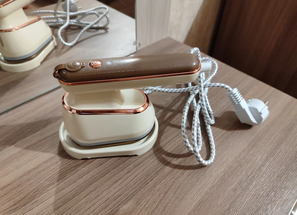 Я опробовала этот отпариватель и была полностью удовлетворена! Комплектация включает в себя все необходимые аксессуары для удобного использования. Я рекомендую его всем, кто ищет качественный и надежный отпариватель