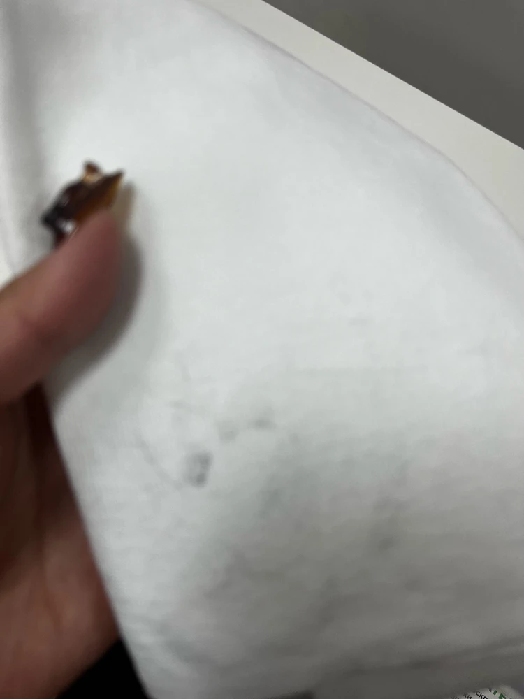 хороший топ, тянется , единственный минус пришел грязным😣