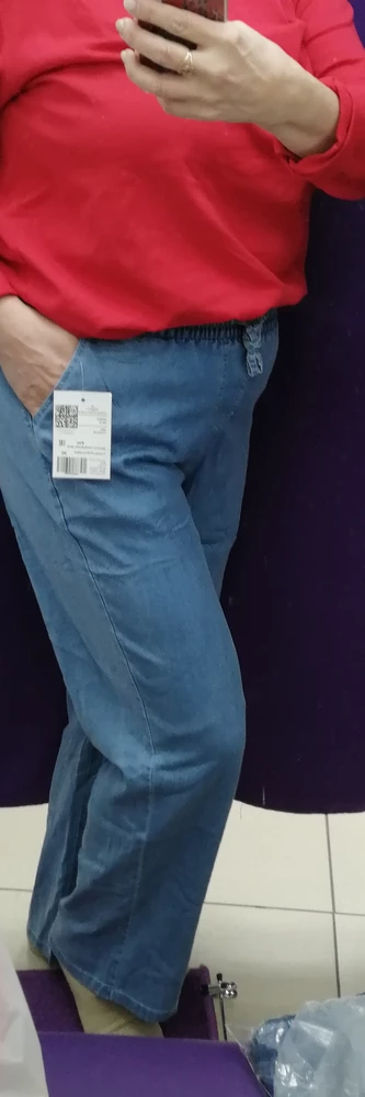 Брюки косят под джинсы, ткань тонкая. Перепутала фото с синими, с НИИ нормальные, только широкие из-за этого отказ.