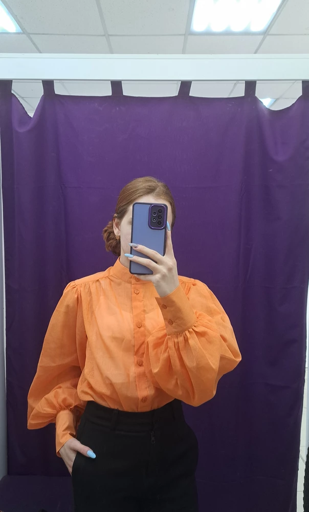 Блузка шикарная! Аккуратно сшита, села так, как надо. Заказывала 40 и 42, 40й все-таки оказался тесноватым, поэтому и отказалась от него, а вот 42 отлично