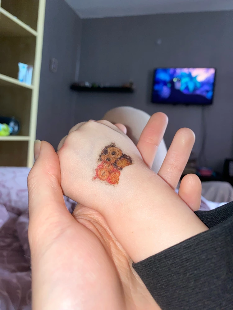 Классные переводилки😊 держится уже 3 день. Переводилок этих, мне кажется, на 2 года хватит 😁