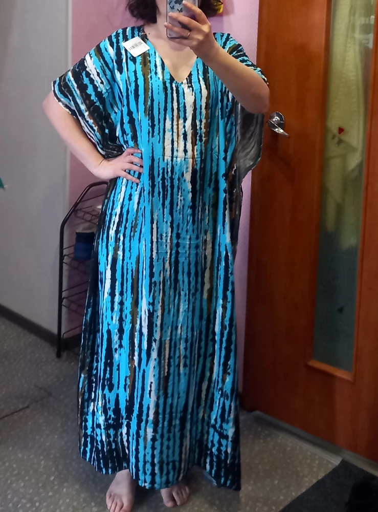 Платье понравилось. Материал вискоза, приятный к телу, цвет, как на фото! Мой размер 46.