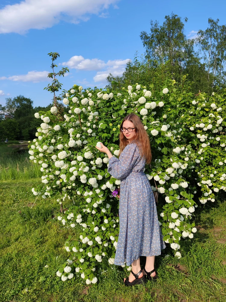 Очень красивое нежное платье, лёгкое и приятное к телу