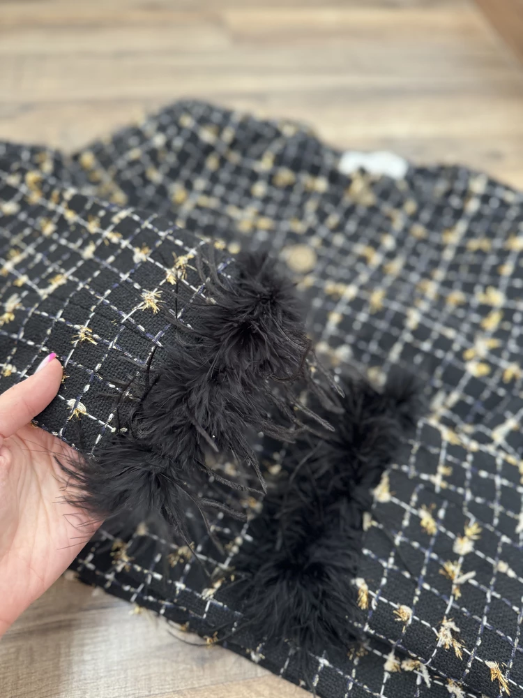 Шикарный жакет, смотрится стильно и эффектно) очень понравился